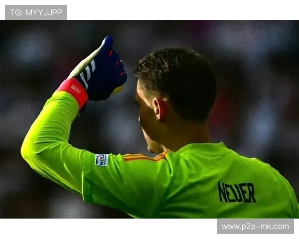 门将诺伊尔神勇扑救,化解单刀球危机